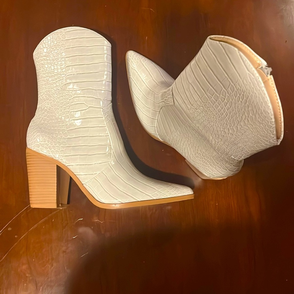 Brand new pointed boots with heels. Great for country concerts